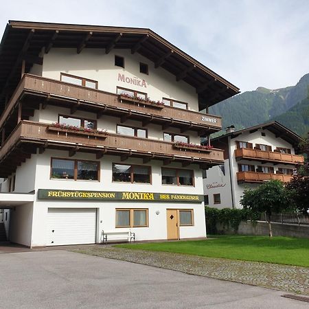 Hotel Haus Monika Und Haus Claudia Mayrhofen Esterno foto
