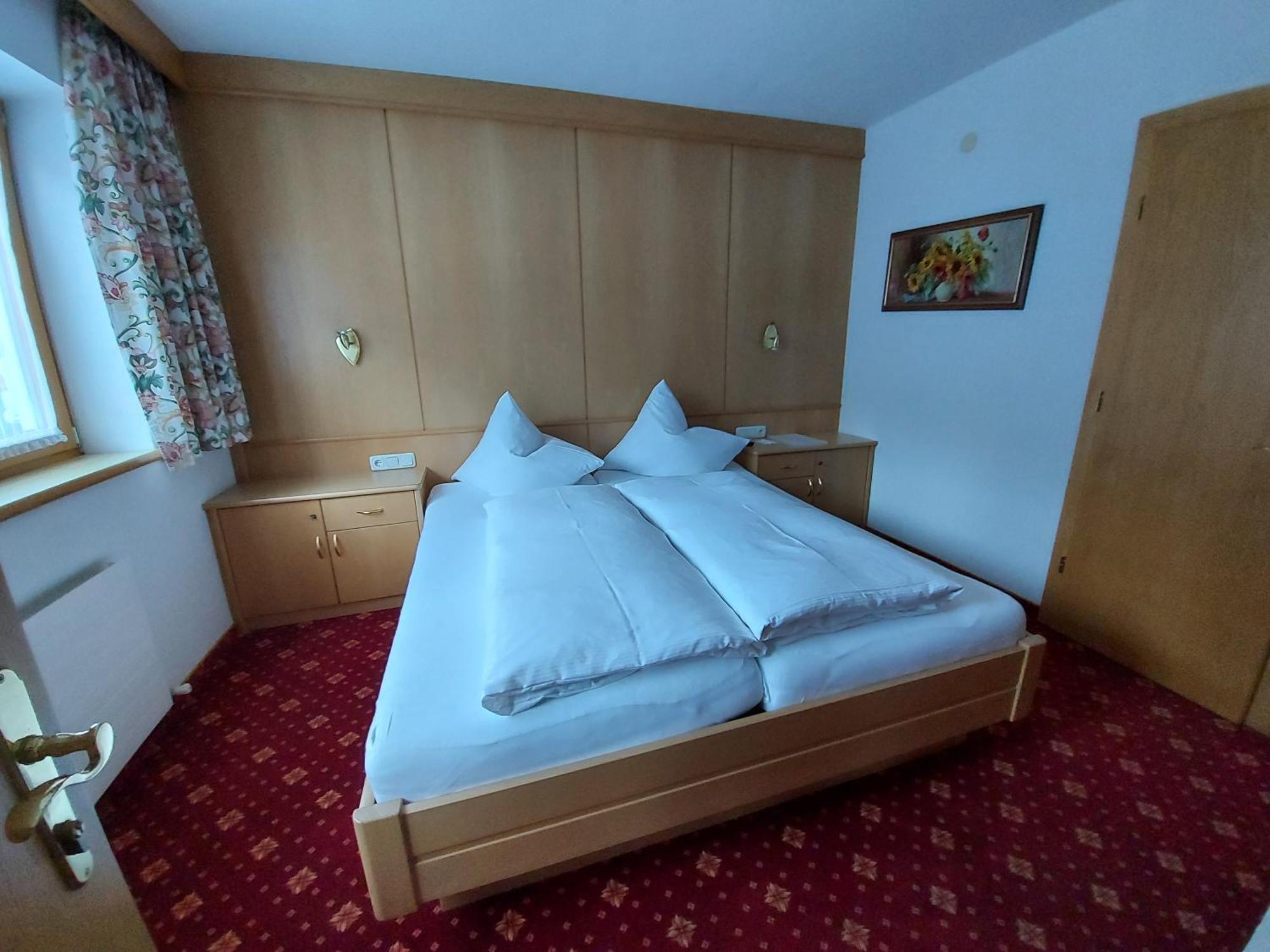Hotel Haus Monika Und Haus Claudia Mayrhofen Esterno foto