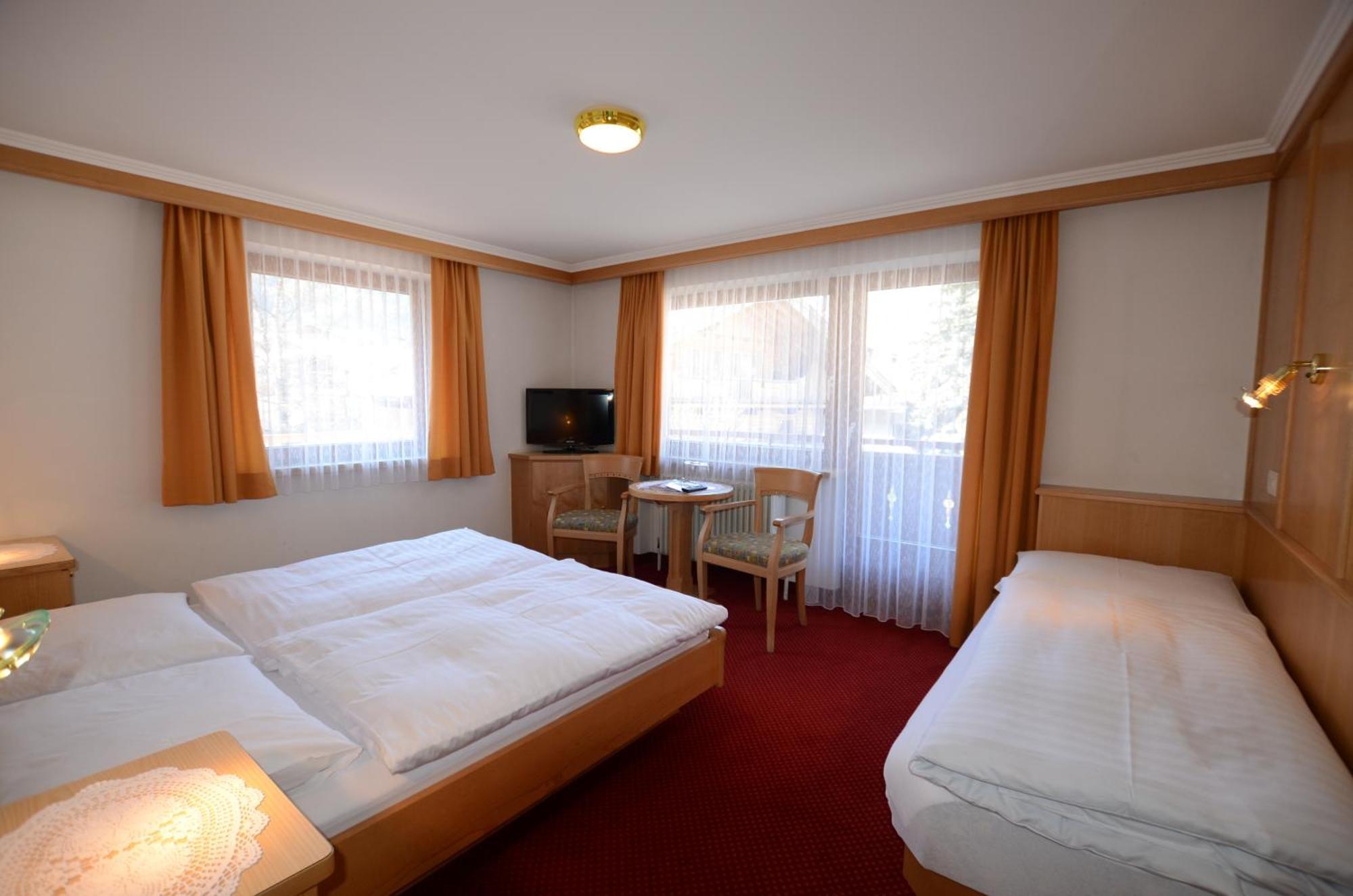 Hotel Haus Monika Und Haus Claudia Mayrhofen Esterno foto