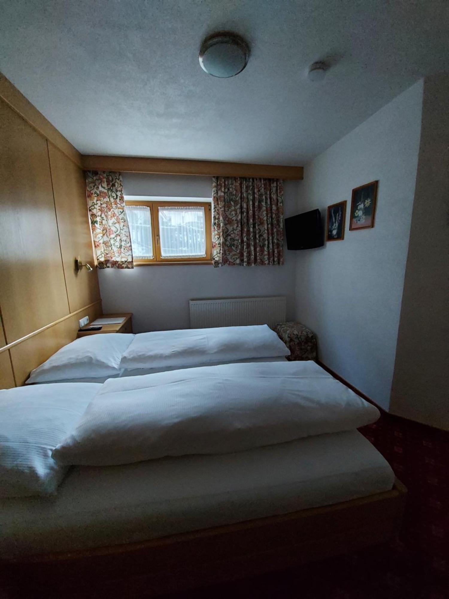 Hotel Haus Monika Und Haus Claudia Mayrhofen Esterno foto