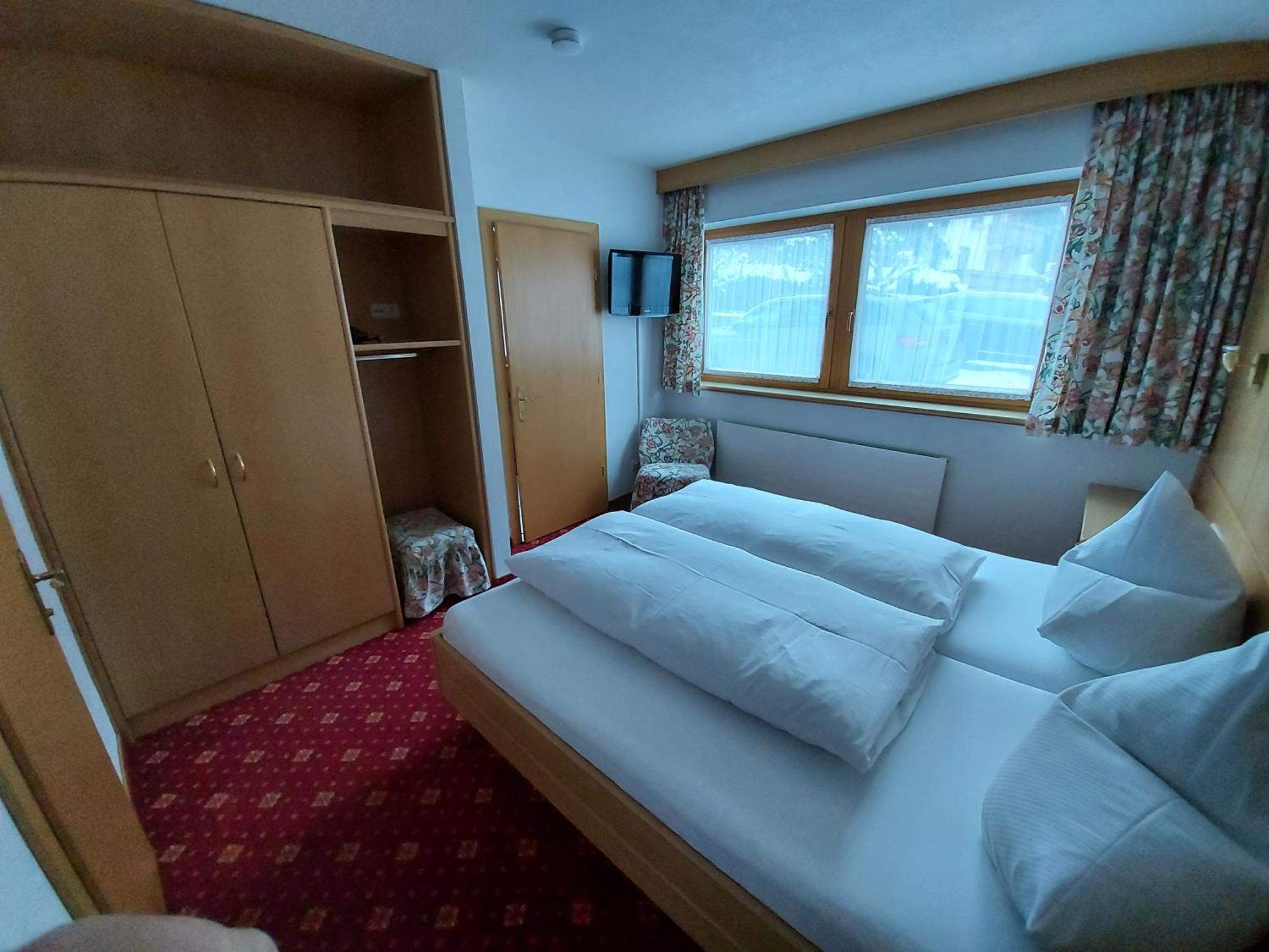 Hotel Haus Monika Und Haus Claudia Mayrhofen Esterno foto