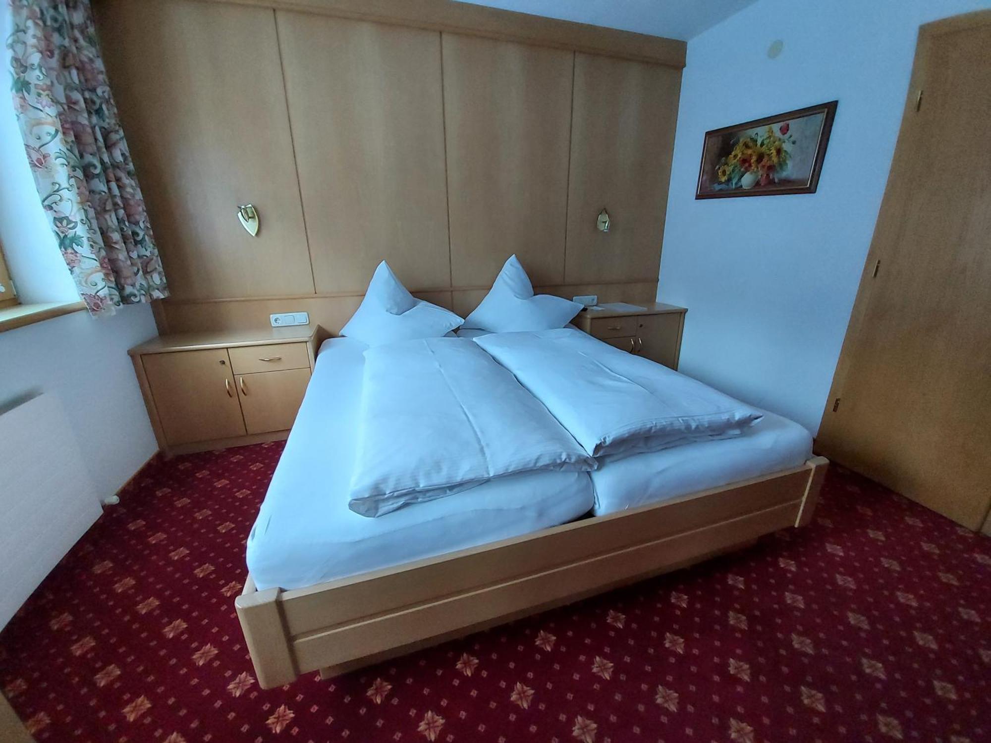 Hotel Haus Monika Und Haus Claudia Mayrhofen Esterno foto
