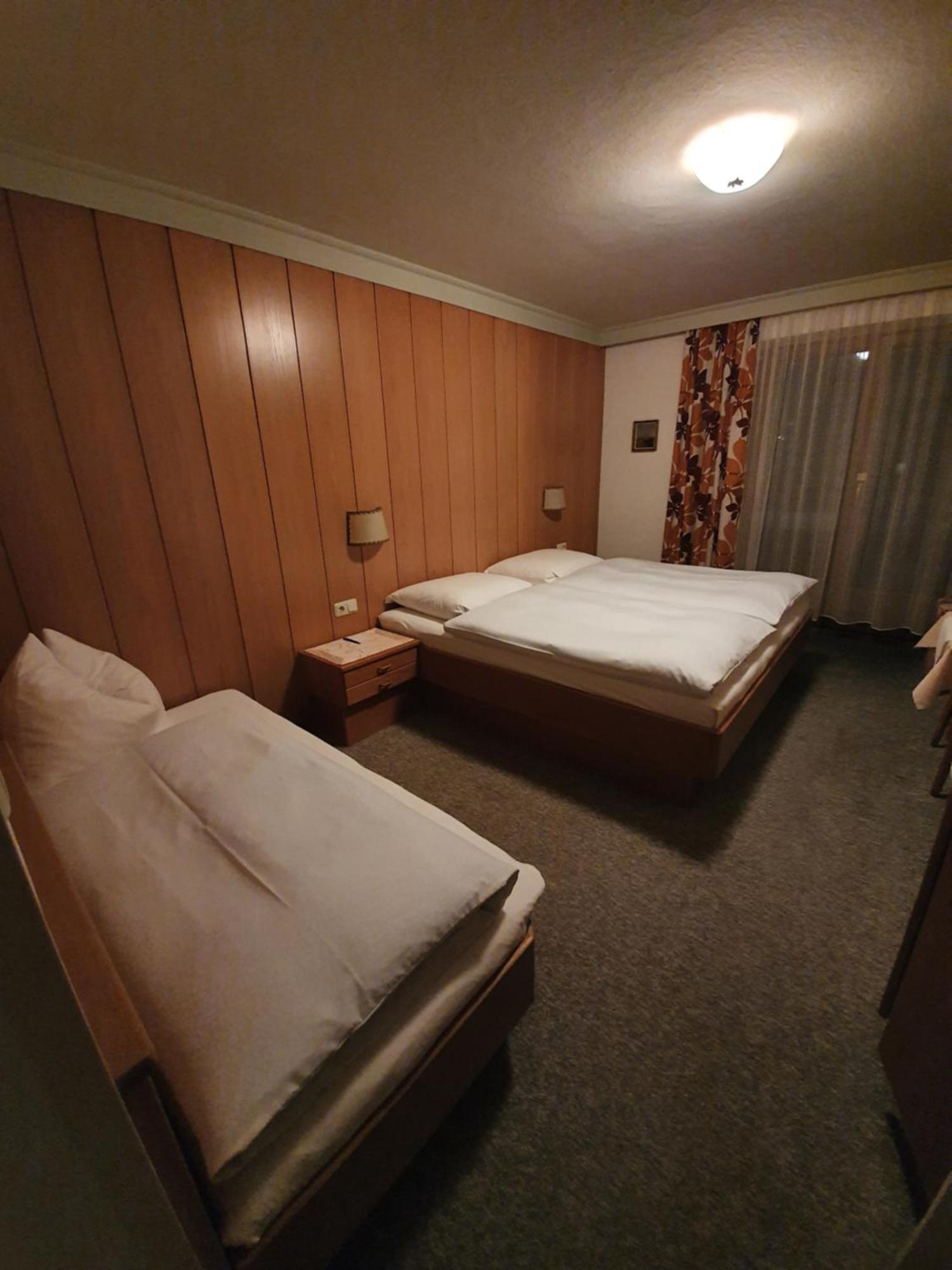 Hotel Haus Monika Und Haus Claudia Mayrhofen Esterno foto